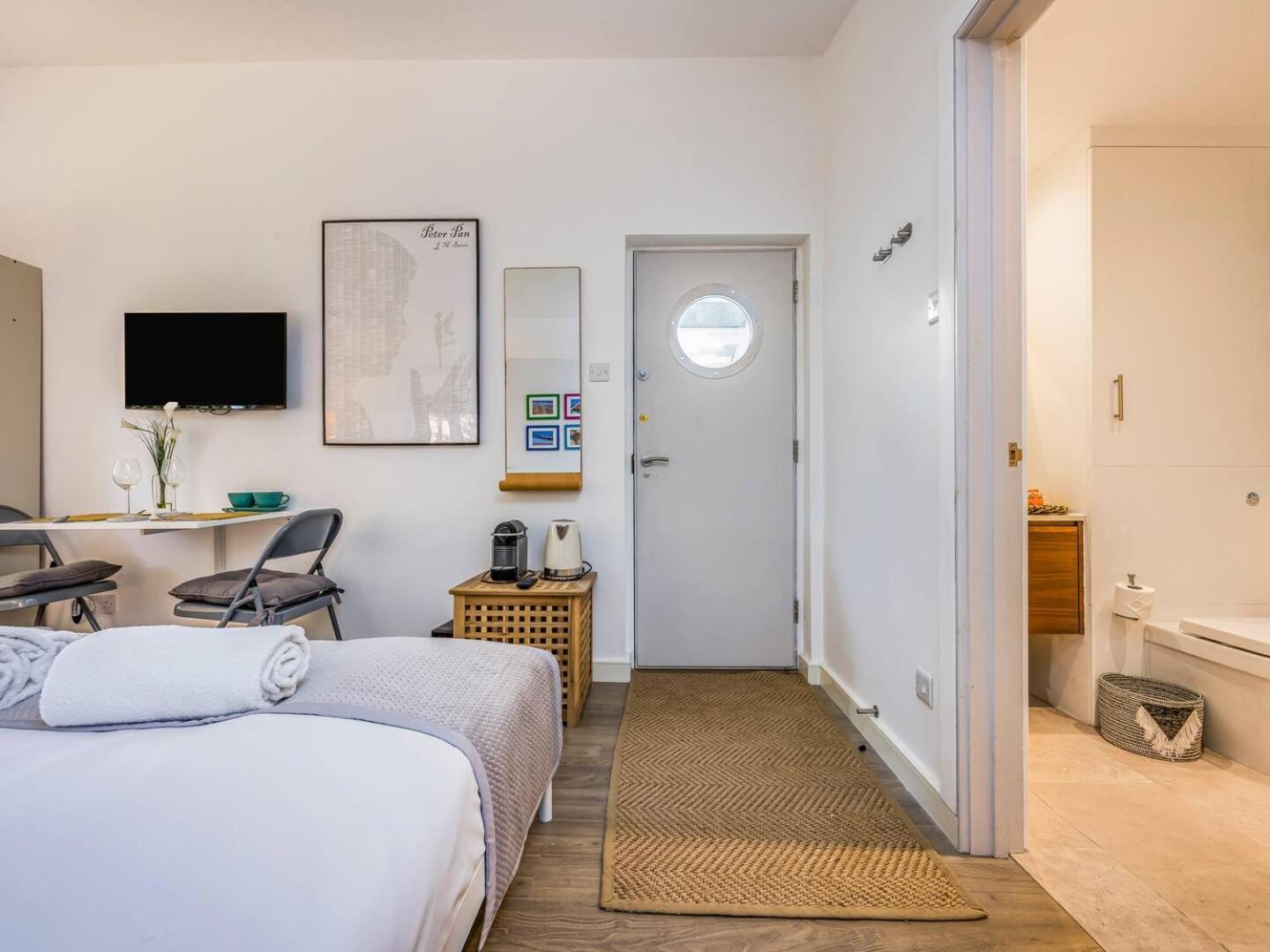 Apartment Pass The Keys Delightful In West Ashling *