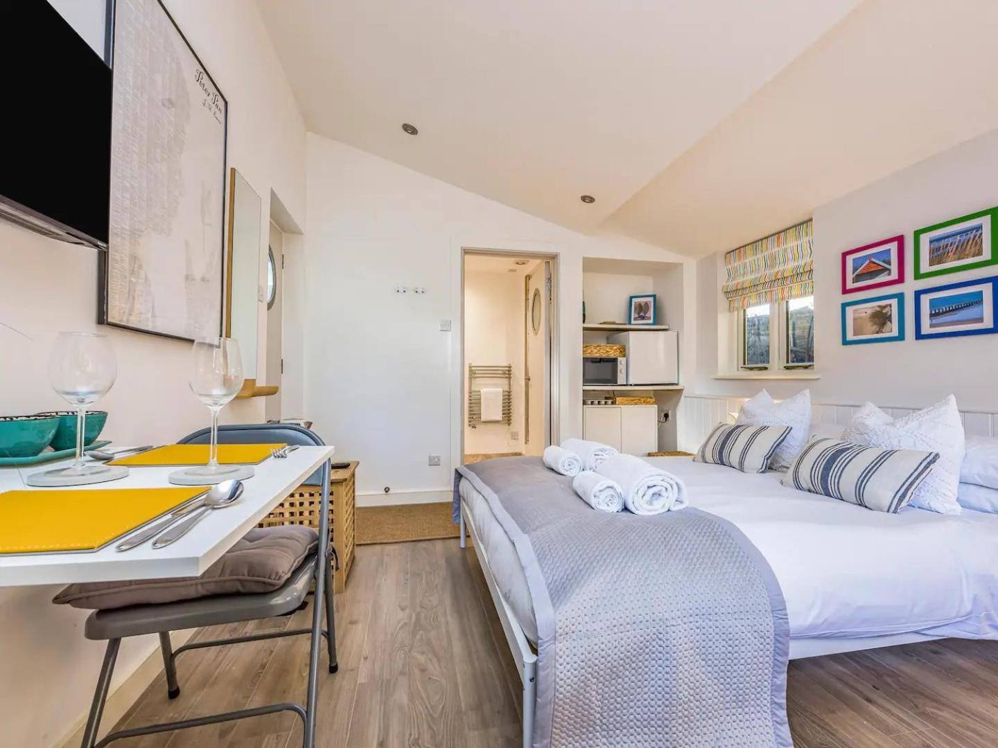 Pass The Keys Delightful In West Ashling Apartment *