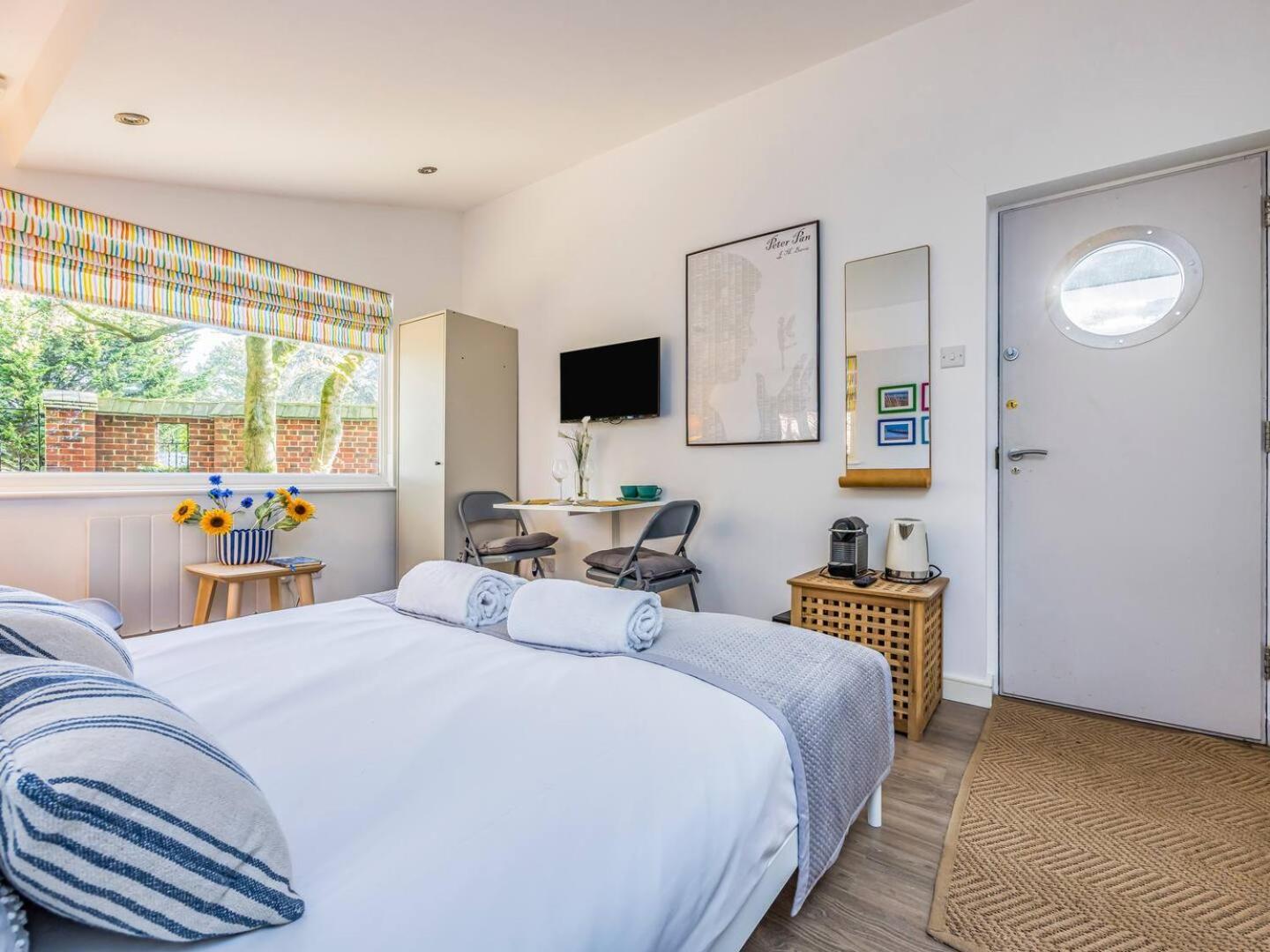 Pass The Keys Delightful In West Ashling Apartment