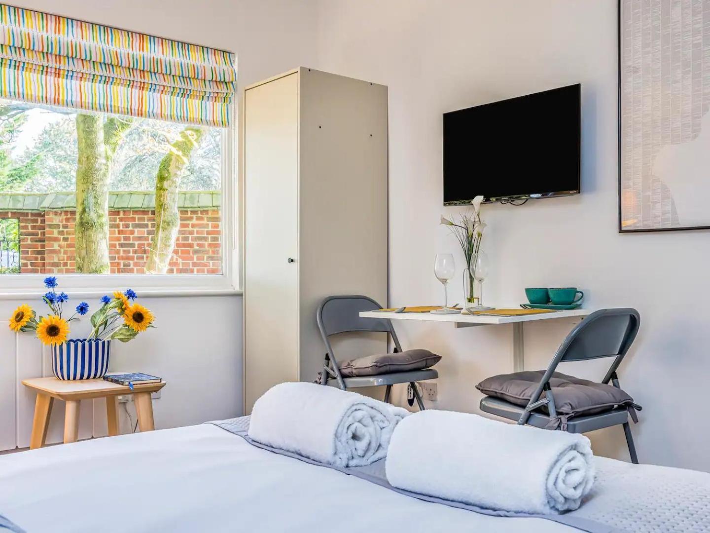 Pass The Keys Delightful In West Ashling Apartment *